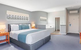 Waves Luxury Suites & Port Central Apartments